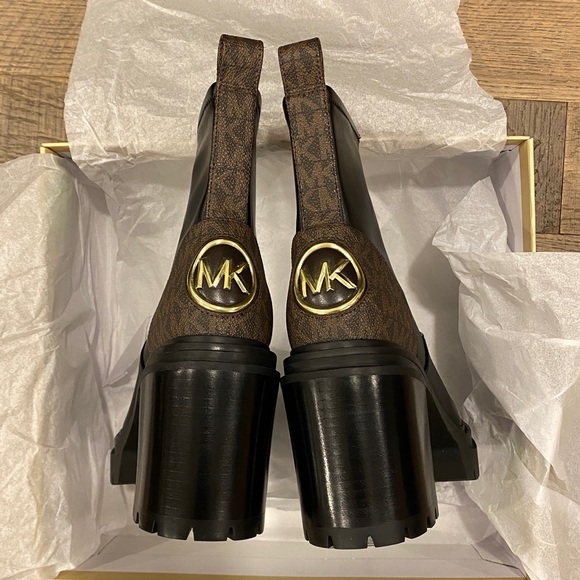 Michael Kors Cyrus MK Logo Black Bootie Ankle Boots Shoes Heels Pumps NEW - Picture 7 of 8